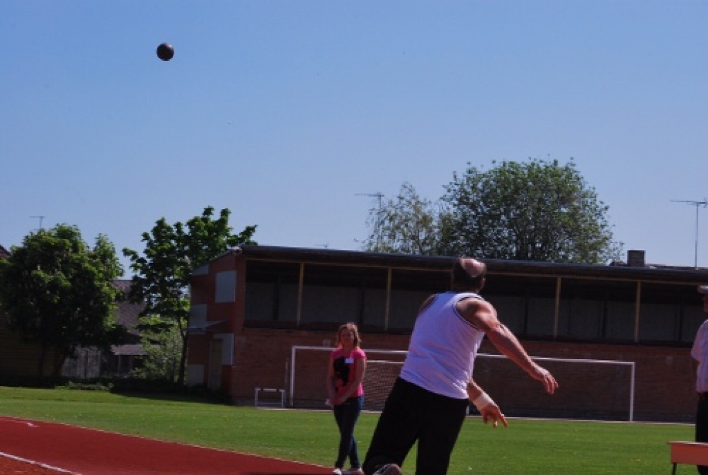 Bauskas novada pašvaldības sporta bāzē 21. maijā risinājās pavasara sporta svētki cilvēkiem ar īpašām vajadzībām. Ap 120 dalībnieku no Bauskas, Iecavas, Rundāles novada, kā arī ciemiņi no Dobeles, Siguldas un Pluņģes (Lietuva) sacentās...
Autors: Kristaps Ābelnieks