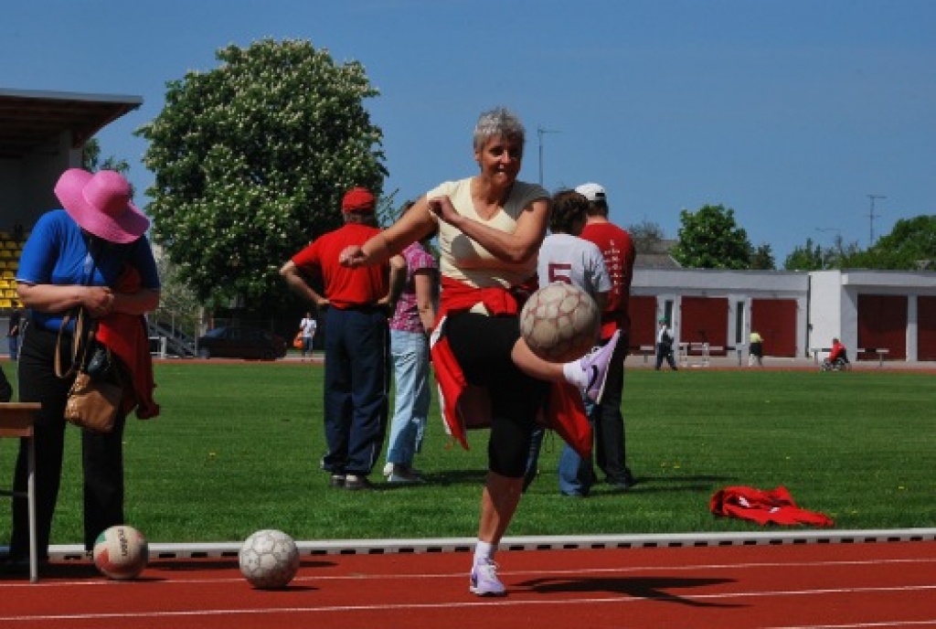 Bauskas novada pašvaldības sporta bāzē 21. maijā risinājās pavasara sporta svētki cilvēkiem ar īpašām vajadzībām. Ap 120 dalībnieku no Bauskas, Iecavas, Rundāles novada, kā arī ciemiņi no Dobeles, Siguldas un Pluņģes (Lietuva) sacentās...
Autors: Kristaps Ābelnieks