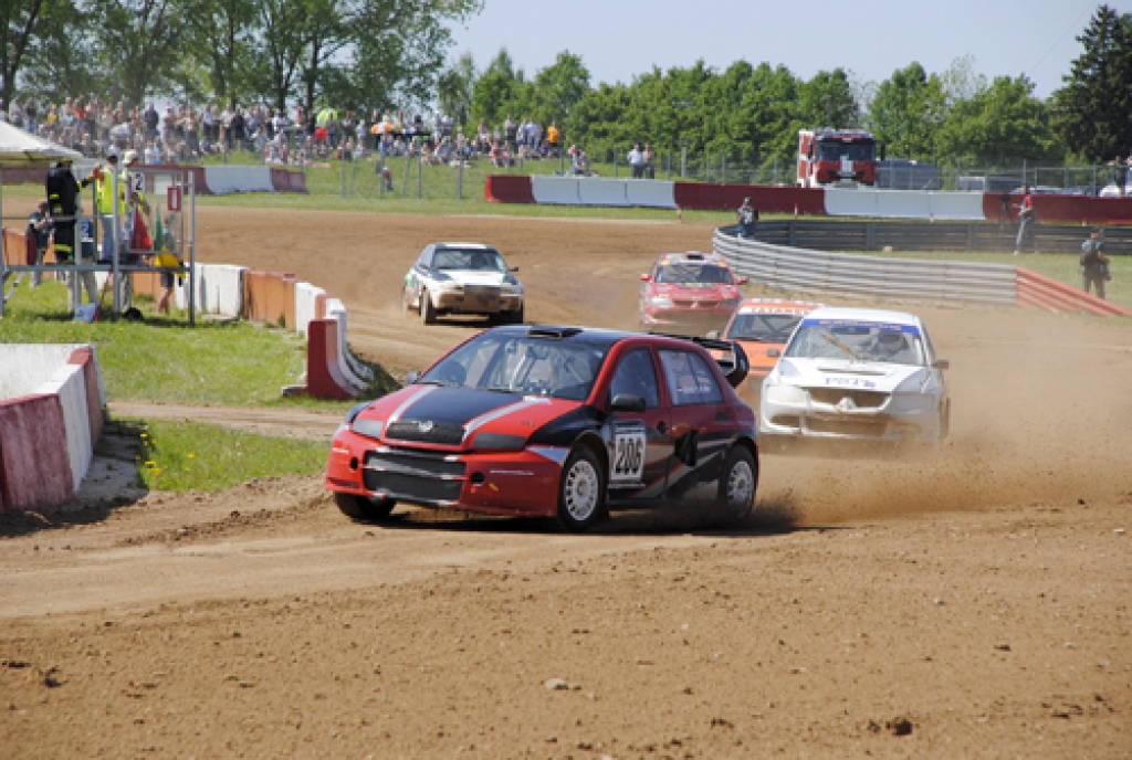 Sacensības notika 21. un 22. maijā sporta kompleksā «Mūsa» piecās klasēs, no kurām vienā – «Buggy B 600» – bija Latvijas čempionāta posms.
Eiropas čempionātā latvieši lielākās cerības lika uz Aldi Zēbergu un Māri Līci. Latvijas...
Autors: Ivars Bogdanovs