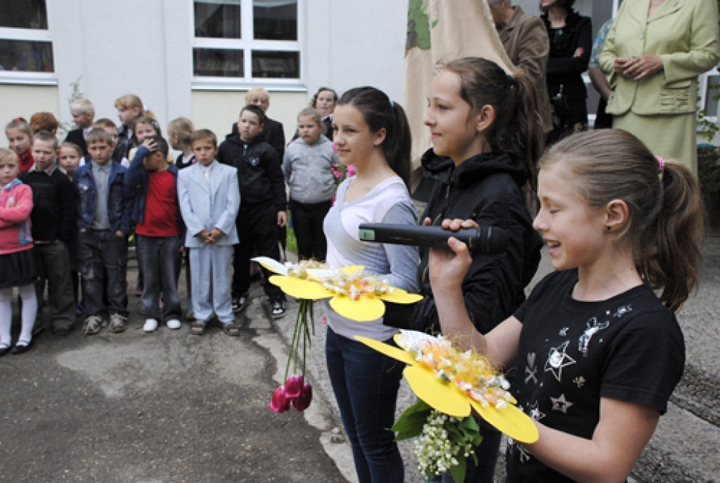 Ar pēdējā zvana svinībām šodien devīto un divpadsmito klašu skolēni noslēdz mācības. Izlaidumi gan absolventiem notiks jūnijā, taču jau nākamnedēļ sāksies eksāmenu «maratons». Šodien līdztekus citām novada skolām pēdējo zvanu atzīmēja arī...
Autors: Ivars Bogdanovs