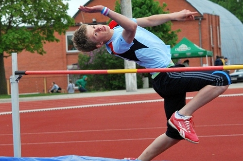 Bauskas novada pašvaldības sporta bāzēs 17. un 18. maijā notika sacensības skolu jauniešiem, kuras organizēja Bauskas bērnu un jaunatnes sporta skolas pedagogi un piedalījās Bauskas, Rundāles, Iecavas un Neretas novada jaunie sportisti. ...
Autors: Uldis Varnevičs