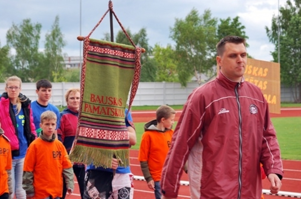 Bauskas novada pašvaldības sporta bāzēs 17. un 18. maijā notika sacensības skolu jauniešiem, kuras organizēja Bauskas bērnu un jaunatnes sporta skolas pedagogi un piedalījās Bauskas, Rundāles, Iecavas un Neretas novada jaunie sportisti. ...
Autors: Uldis Varnevičs