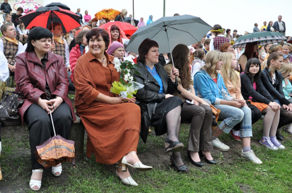 Skaistkalnē 13.maijā izskanējis skolēnu dziesmu un deju festivāls «Pavasaris Šēnbergā». Šoreiz tur satikās 23 kolektīvi – 17 deju kopas, pieci kori un pūtēju orķestris.