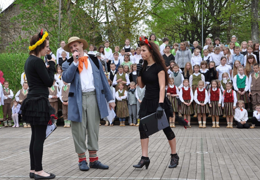 Skaistkalnē 13.maijā izskanējis skolēnu dziesmu un deju festivāls «Pavasaris Šēnbergā». Šoreiz tur satikās 23 kolektīvi – 17 deju kopas, pieci kori un pūtēju orķestris.