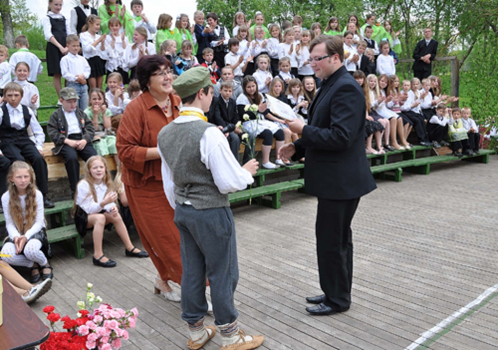 Skaistkalnē 13.maijā izskanējis skolēnu dziesmu un deju festivāls «Pavasaris Šēnbergā». Šoreiz tur satikās 23 kolektīvi – 17 deju kopas, pieci kori un pūtēju orķestris.