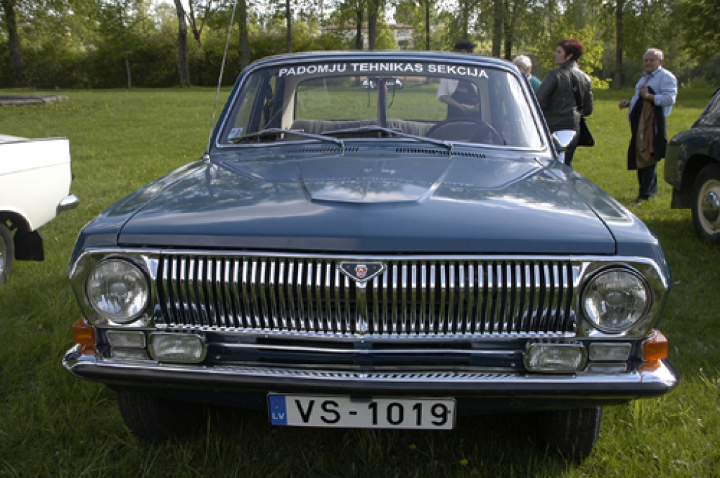 Ap 30 veco laiku automobiļu sestdien, 14. maijā,  baušķenieki varēja apskatīt Pilskalna teritorijā Bauskā. Antīko spēkratu brauciens «Labākie brauc» startēja Salaspilī un pievakarē iegriezās mūsu pilsētā. Attēlos varat skatīt, kāda tad...
Autors: Ivars Bogdanovs