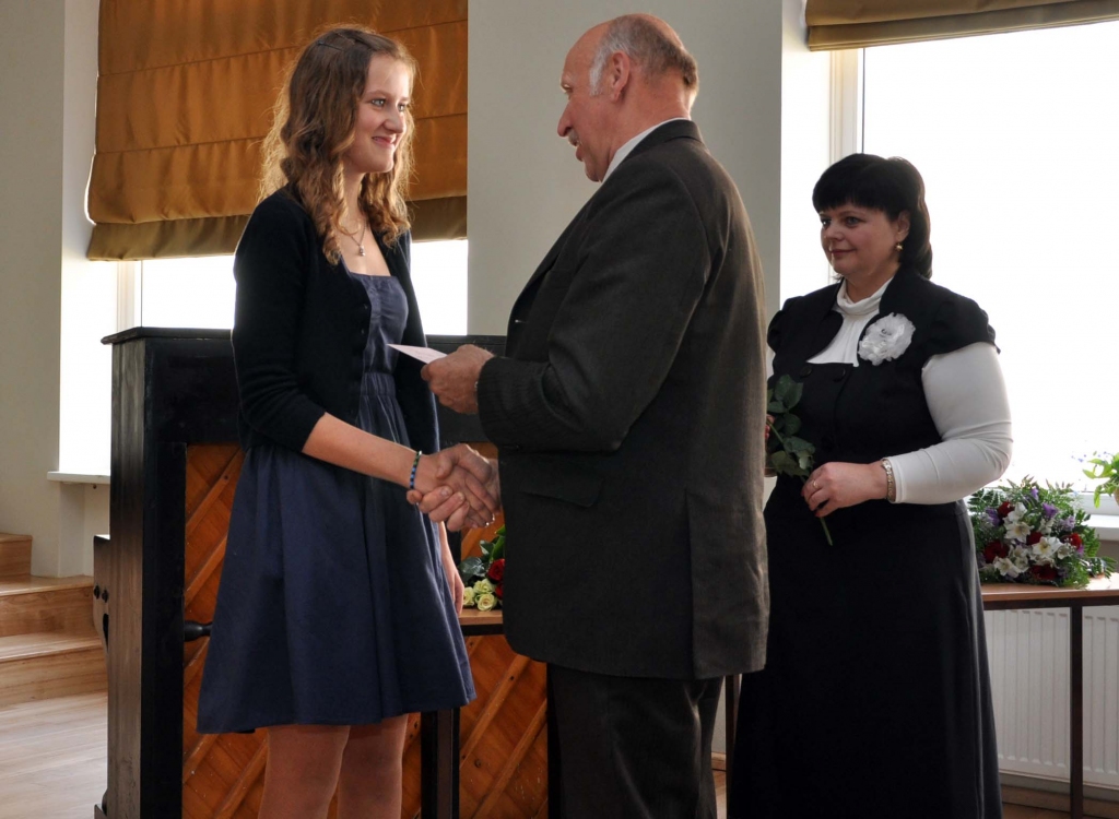 Vecumnieku novadā konkursa «Gada skolēns 2011» noslēguma sarīkojums notika Valles saieta namā 12. maijā.
Svinīgajā ceremonijā piedalījās novada vispārizglītojošo skolu izvirzītie labākie audzēkņi – 15 jaunieši: pieci no Misas, četri – no...
