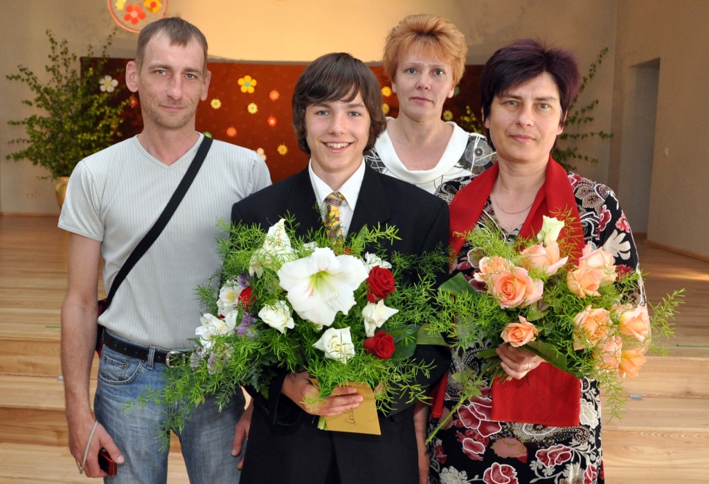 Vecumnieku novadā konkursa «Gada skolēns 2011» noslēguma sarīkojums notika Valles saieta namā 12. maijā.
Svinīgajā ceremonijā piedalījās novada vispārizglītojošo skolu izvirzītie labākie audzēkņi – 15 jaunieši: pieci no Misas, četri – no...