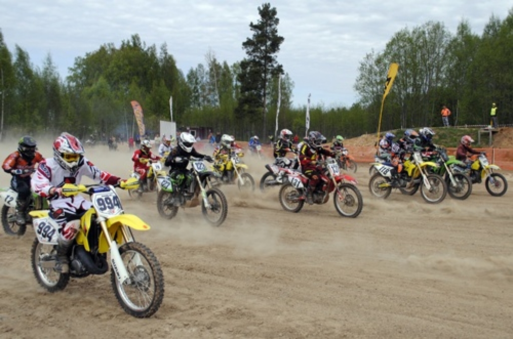 Iecavas novada Zorģu trasē pagājušajā nedēļā notika Latvijas Alternatīvās motokrosa asociācijas organizēto sacensību trešais posms.
Baušķenieks Rihards Augucevičs65 kubikcentimetru motociklu klasē pēc diviem braucieniem kopvērtējumā...
Autors: Uldis Varnevičs