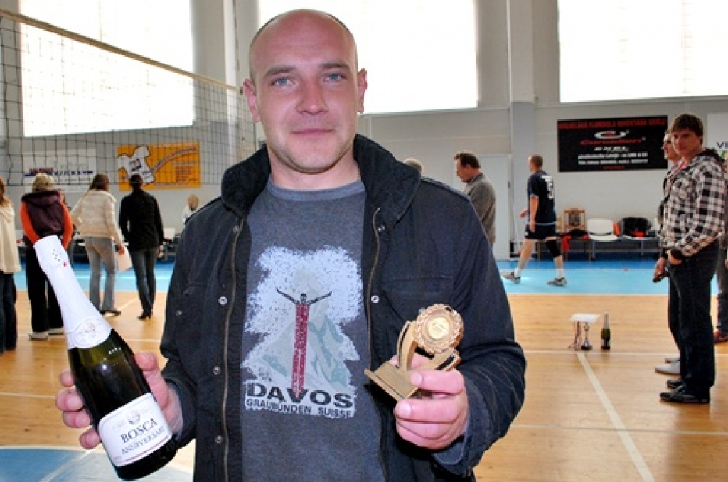 Griķu pamatskolas sporta zālē un sporta namā «Mēmele» 7. maijā noslēdzās trīs Bauskas novada volejbola turnīri.
Sporta centra «Mēmele» rīkotajā «Pavasara kausā» volejbolā sievietēm uzvaru guva «Vecumnieku» novada dāmas. Reizē ar dāmām...
Autors: Uldis Varnevičs