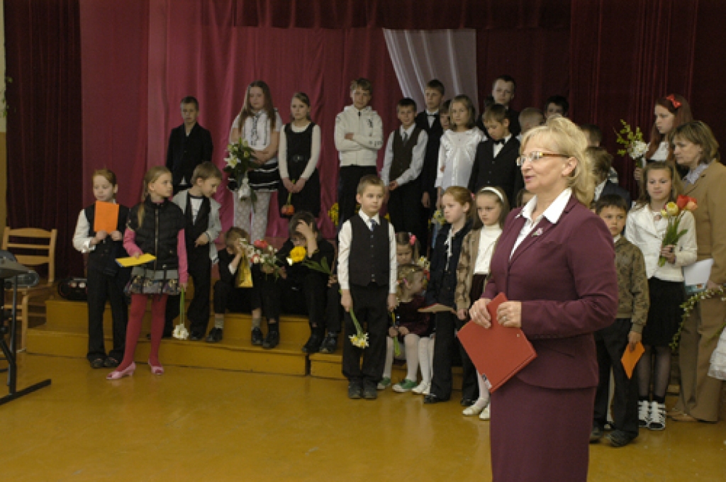 Koncertā māmiņām Svitenē 6. maijā piedalījās katrs Pilsrundāles vidusskolas struktūrvienības audzēknis, arī pirmsskolas grupiņas trīs un četrus gadus vecie bērni. 
Autors: Ivars Bogdanovs
