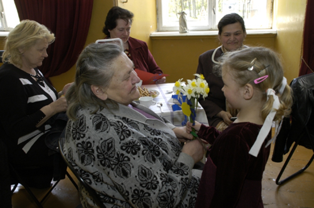 Koncertā māmiņām Svitenē 6. maijā piedalījās katrs Pilsrundāles vidusskolas struktūrvienības audzēknis, arī pirmsskolas grupiņas trīs un četrus gadus vecie bērni.
Autors: Ivars Bogdanovs
