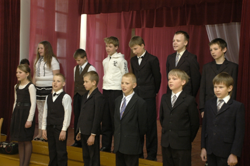 Koncertā māmiņām Svitenē 6. maijā piedalījās katrs Pilsrundāles vidusskolas struktūrvienības audzēknis, arī pirmsskolas grupiņas trīs un četrus gadus vecie bērni.
Autors: Ivars Bogdanovs