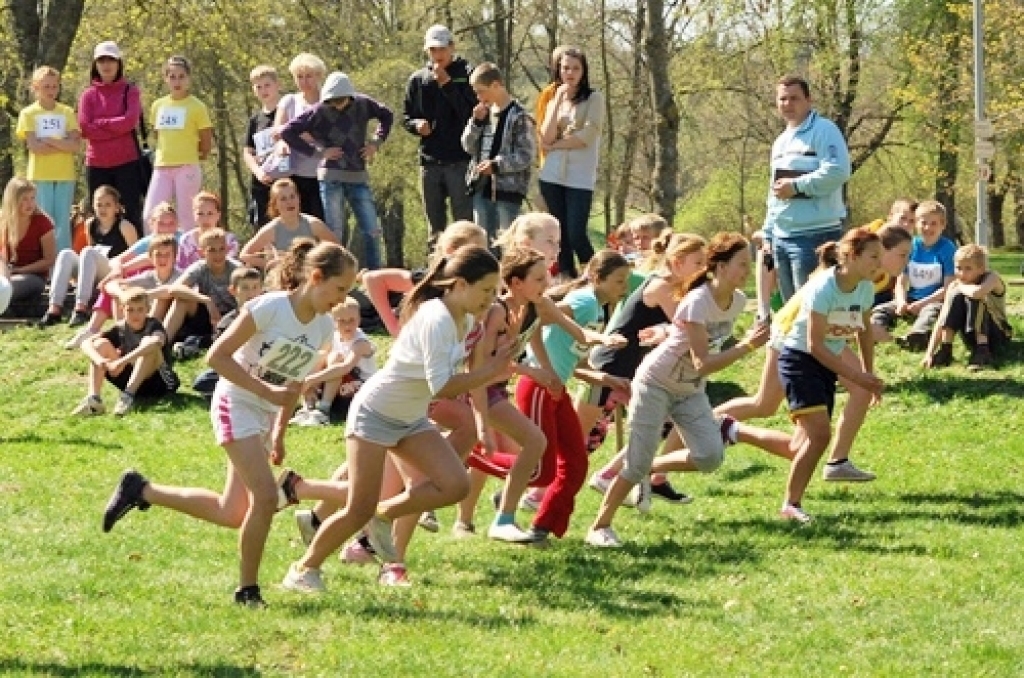 29. aprīlī notika Bauskas novada bērnu un jaunatnes sporta skolas (BJSS) rīkotais kross Bauskas pilskalna parkā.
Bija ieradušās komandas no trim novadu skolām – Iecavas, Bauskas un Rundāles. Iecavnieki startēja ārpus konkurences. ...
Autors: Uldis Varnevičs