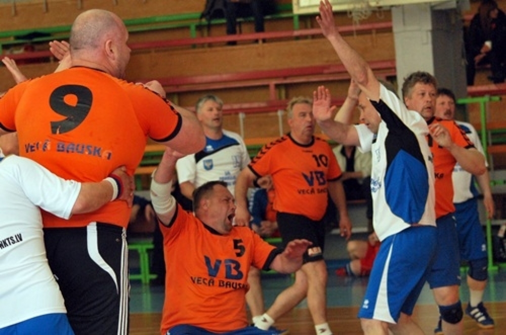 Bauskas sporta namā «Mēmele» 30. aprīlī notika 2010./2011. gada Lietuvas atklātā handbola čempionāta veterāniem spēles vīriešiem un sievietēm «Bauskas kauss 2011».
Šo sporta veidu pie mums iznāk reti redzēt. Lai arī tās, tāpat kā citas...
Autors: Uldis Varnevičs