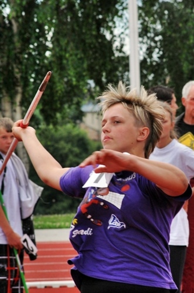 Sporta dzīves grandiozākais notikums Bauskā bija 22. jūnijā Jāņa Lūša kausu izcīņa šķēpmešanā. Tas pulcēja Latvijas labākos šķēpmetējus. Sacīkšu emocijas - fotoattēlos.
Autors: Uldis Varnevičs