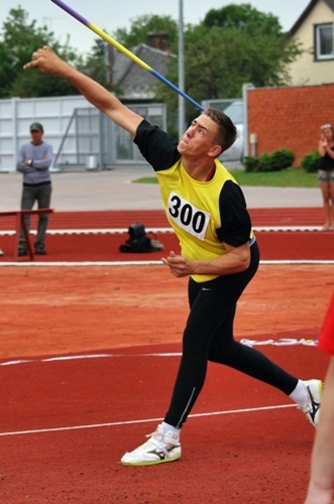 Sporta dzīves grandiozākais notikums Bauskā bija 22. jūnijā Jāņa Lūša kausu izcīņa šķēpmešanā. Tas pulcēja Latvijas labākos šķēpmetējus. Sacīkšu emocijas - fotoattēlos.
Autors: Uldis Varnevičs