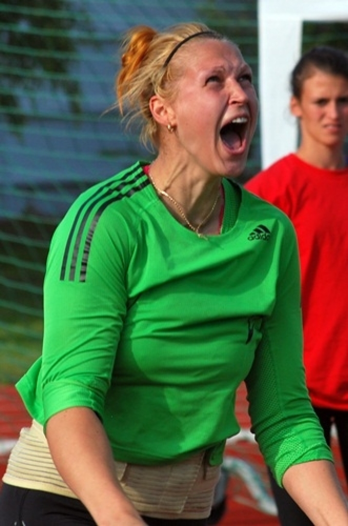 Sporta dzīves grandiozākais notikums Bauskā bija 22. jūnijā Jāņa Lūša kausu izcīņa šķēpmešanā. Tas pulcēja Latvijas labākos šķēpmetējus. Sacīkšu emocijas - fotoattēlos.
Autors: Uldis Varnevičs