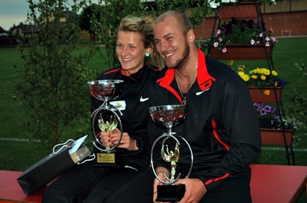 Sporta dzīves grandiozākais notikums Bauskā bija 22. jūnijā Jāņa Lūša kausu izcīņa šķēpmešanā. Tas pulcēja Latvijas labākos šķēpmetējus. Sacīkšu emocijas - fotoattēlos.
Autors: Uldis Varnevičs