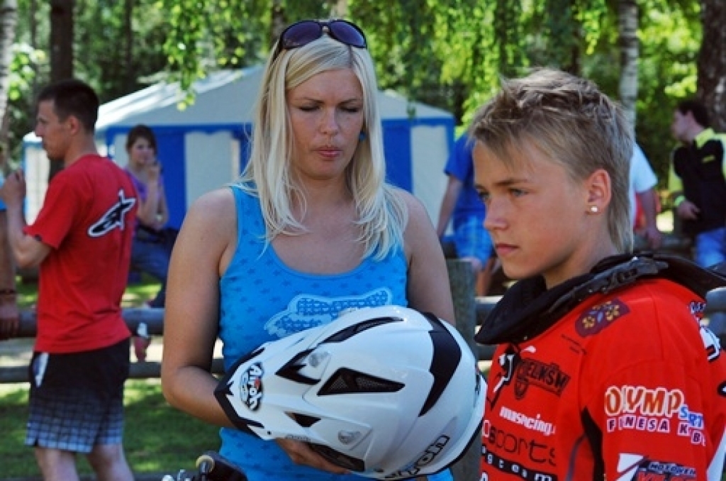 Uzvaras Latvijas čempionāta ceturtajā posmā Vecumnieku novada Stelpes pagasta Pīlādžu mototrasē izcīnīja Kristers Drevinskis un Andris Štendenbergs. Sacensībās 4. un 5. jūnijā piedalījās 270 braucēju. Ērika Pīlādža izveidotā trase ...
Autors: Uldis Varnevičs