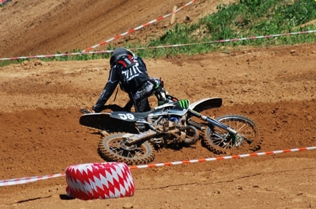 Uzvaras Latvijas čempionāta ceturtajā posmā Vecumnieku novada Stelpes pagasta Pīlādžu mototrasē izcīnīja Kristers Drevinskis un Andris Štendenbergs. Sacensībās 4. un 5. jūnijā piedalījās 270 braucēju. Ērika Pīlādža izveidotā trase ...
Autors: Uldis Varnevičs