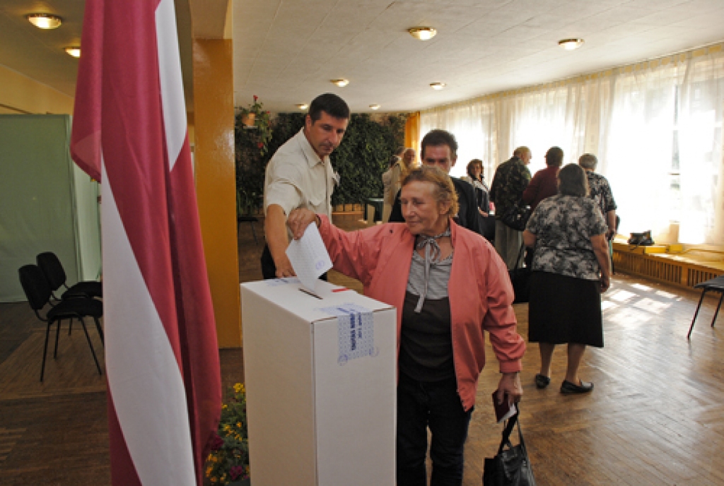 Tautas nobalsošanā par 10.Saeimas atlaišanu 23.jūlijā piedalījušies 687304 jeb 44,56 procenti balsstiesīgo pilsoņu, liecina Centrālās vēlēšanu komisijas (CVK) apkopotā informācija. Ziņas ir apkopotas no visiem 950 Latvijas iecirkņiem. Par...
Autors: Ivars Bogdanovs