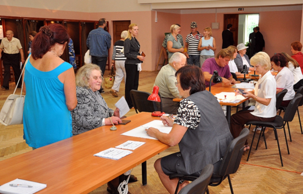 Tautas nobalsošanā par 10.Saeimas atlaišanu 23.jūlijā piedalījušies 687304 jeb 44,56 procenti balsstiesīgo pilsoņu, liecina Centrālās vēlēšanu komisijas (CVK) apkopotā informācija. Ziņas ir apkopotas no visiem 950 Latvijas iecirkņiem. Par...
Autors: Ivars Bogdanovs
