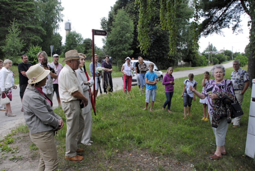 Vecumniekos 16.jūlijs bija dažādām aktivitātēm piepildīta diena. Pirmo reizi rīkotie Kalna ielas svētki Vecumniekos, kas pulcēja aptuveni pussimt interesentu, arī labi iekļāvās tradicionālo svinību – jau sesto Liliju svētku – programmā....
Autors: Ivars Bogdanovs