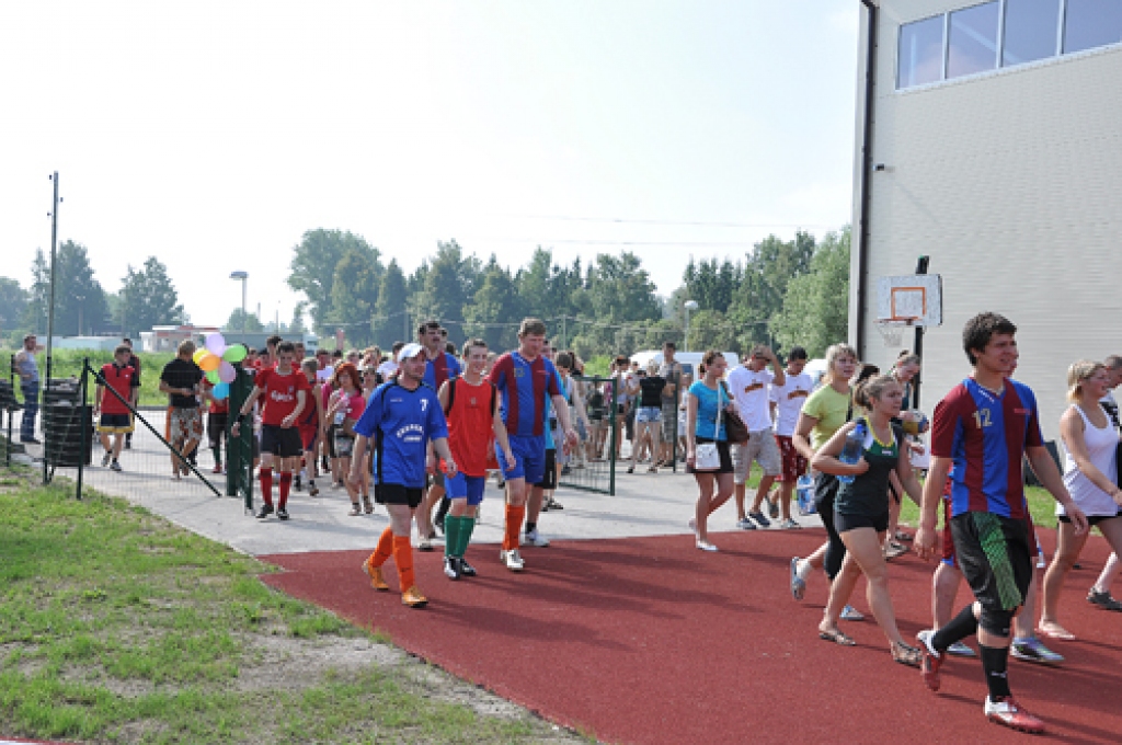 9. jūlijā ar sporta un sadziedāšanās svētkiem svinīgi atklāts rekonstruētais stadions Vecumnieku novada Vallē. Svētku norise – fotoattēlos.