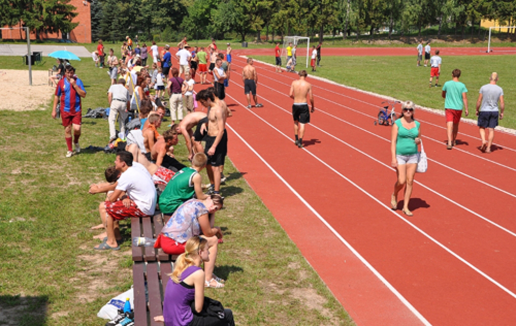 9. jūlijā ar sporta un sadziedāšanās svētkiem svinīgi atklāts rekonstruētais stadions Vecumnieku novada Vallē. Svētku norise – fotoattēlos.