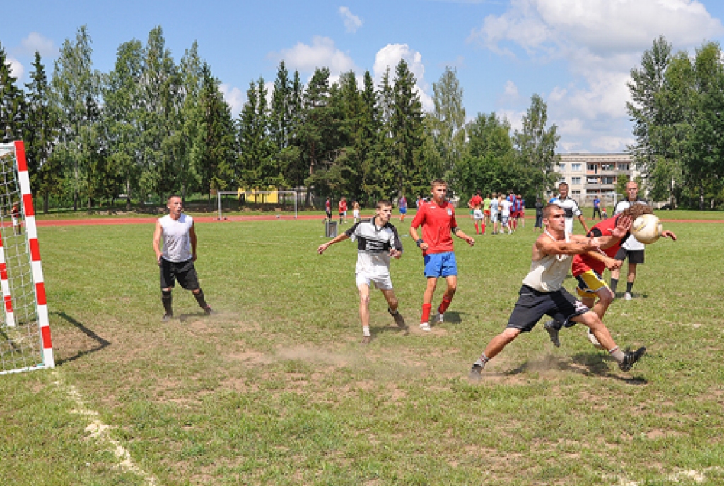 9. jūlijā ar sporta un sadziedāšanās svētkiem svinīgi atklāts rekonstruētais stadions Vecumnieku novada Vallē. Svētku norise – fotoattēlos.