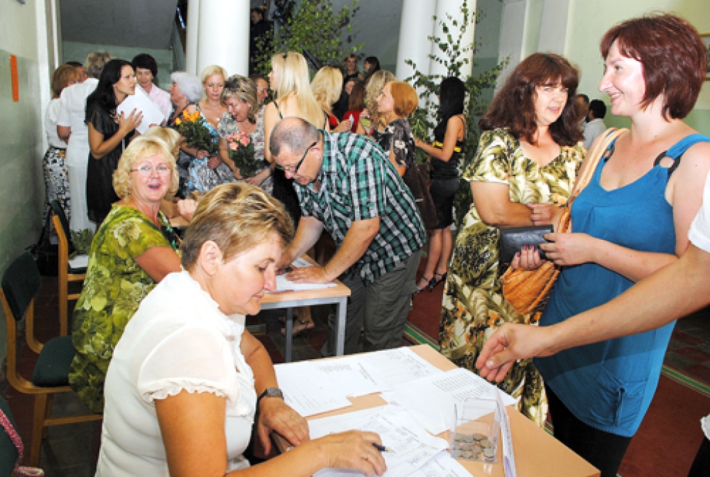 Svitenes pamatskola 9. jūlijā svinēja 175 gadu jubileju, un to apciemoja cilvēki, kuri šai vietai ir bijuši un jūtas piederīgi. Bija daudz atmiņu, plašs koncerts un sirsnīgas sarunas.
Autors: Juris Iļņickis