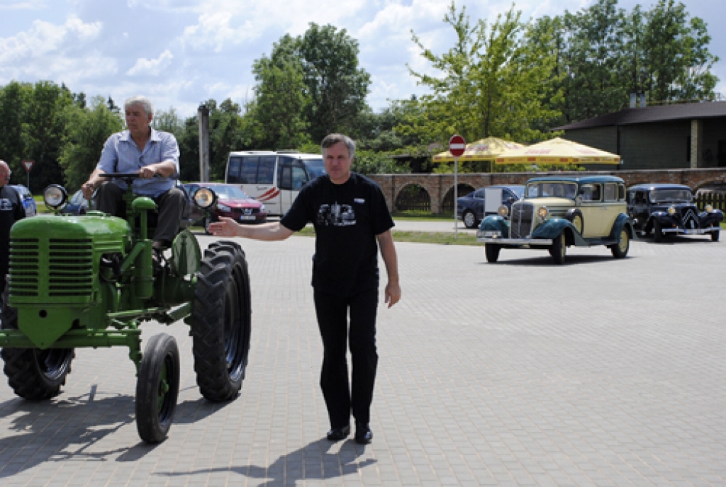 Bauskas pievārtē 7. jūlijā oficiāli atklāta Rīgas Motormuzeja Bauskas filiāle. Svinīgajā sarīkojumā piedalījās satiksmes ministrs Uldis Augulis, muzeja vadība, kolēģi no citām iestādēm. Rīgas Motormuzejs ir Ceļu satiksmes drošības...
Autors: Ivars Bogdanovs