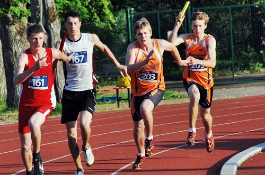 20 dažāda kaluma medaļas mūsu novadu sportisti izcīnījuši Latvijas Jaunatnes olimpiādē. Pēc iegūtajām zelta medaļām Bauskas novads ir septītajā vietā, bet tieši starp novadu komandām baušķenieki ir pirmie, jo augstāk ir tikai pilsētu...
Autors: Uldis Varnevičs