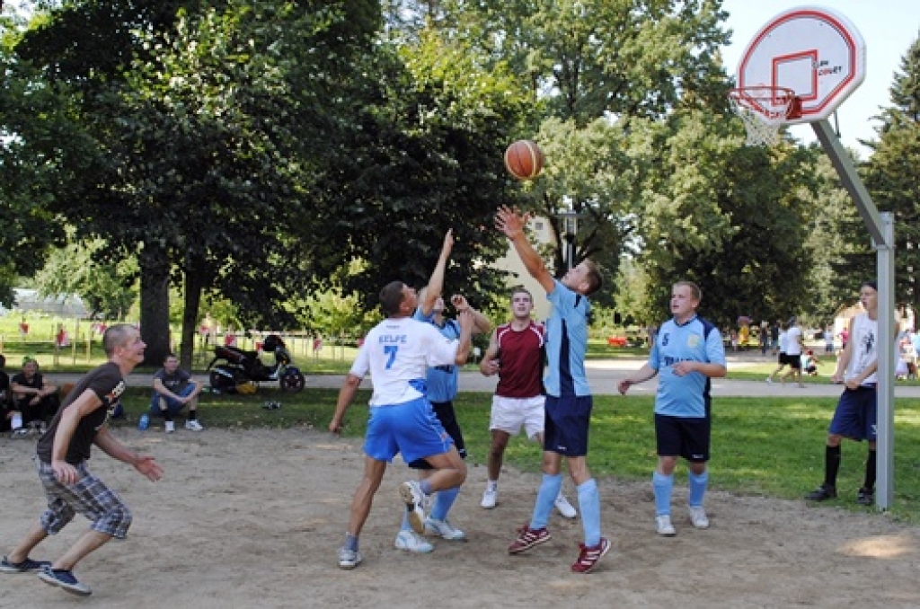 Stelpes pamatskolas sporta bāzē 27. augustā notika Stelpes pagasta sporta svētki. Par rezultātiem informē Vecumnieku un Stelpes pagasta sporta organizators Ivars Sproģis.
Tāllēkšanā no vietas labākie bija Rolands Plēsnieks un Diāna...
Autors: Uldis Varnevičs