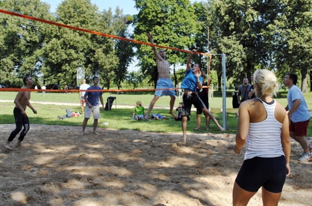 Stelpes pamatskolas sporta bāzē 27. augustā notika Stelpes pagasta sporta svētki. Par rezultātiem informē Vecumnieku un Stelpes pagasta sporta organizators Ivars Sproģis.
Tāllēkšanā no vietas labākie bija Rolands Plēsnieks un Diāna...
Autors: Uldis Varnevičs