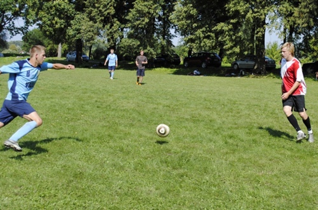 Stelpes pamatskolas sporta bāzē 27. augustā notika Stelpes pagasta sporta svētki. Par rezultātiem informē Vecumnieku un Stelpes pagasta sporta organizators Ivars Sproģis.
Tāllēkšanā no vietas labākie bija Rolands Plēsnieks un Diāna...
Autors: Uldis Varnevičs