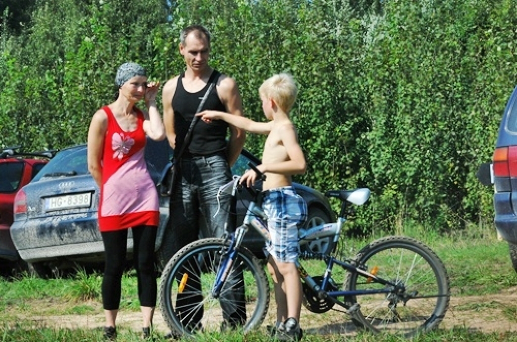 Vecumniekos mototrasē «Turku kalni» 27. augustā notika TSK «Pīlādzis» un motokluba «Liesma» organizētās sacensības velokrosā. Sacīkstēs piedalījās divas meitenes – Katrīna Lavrinoviča un Madara Lungeviča. Zēniem vecuma grupā līdz deviņiem...
Autors: Uldis Varnevičs
