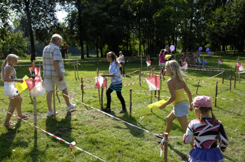 Bauskas pilskalna estrādē piektdien, 26. augustā, pāris simtu dažāda vecuma cilvēku Bauskas novada pirmajā jauniešu dienā «Mēs... 2011» baudīja daudzveidīgu programmu vairāku stundu garumā.
Jaunieši vēroja priekšnesumus, iesaistījās...
Autors: Ivars Bogdanovs