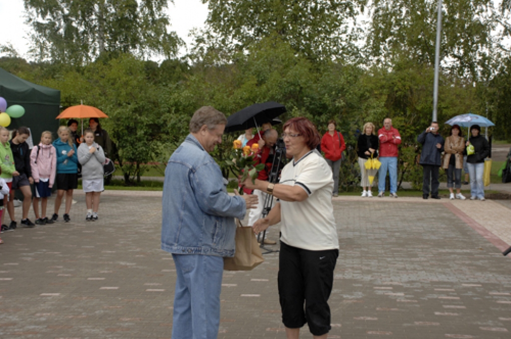Ar dažādām sacensībām, paraugdemonstrējumiem un jautrām izdarībām sestdien, 20. augustā, Pilsrundālē atklāja sporta laukumu.
Autors: Ivars Bogdanovs