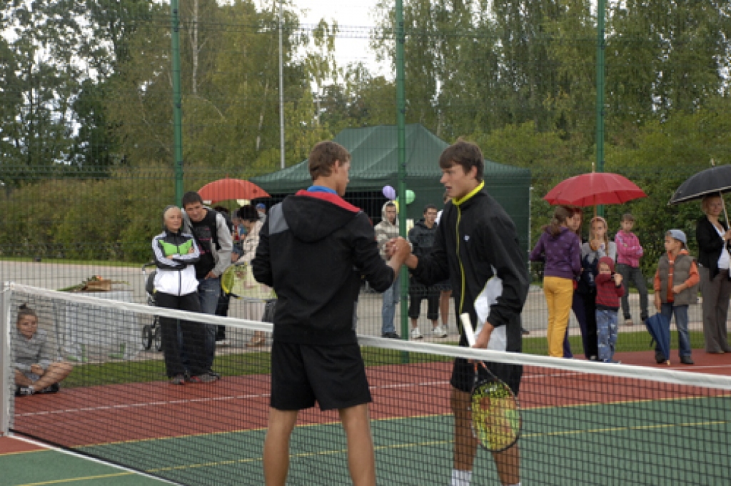 Ar dažādām sacensībām, paraugdemonstrējumiem un jautrām izdarībām sestdien, 20. augustā, Pilsrundālē atklāja sporta laukumu.
Autors: Ivars Bogdanovs