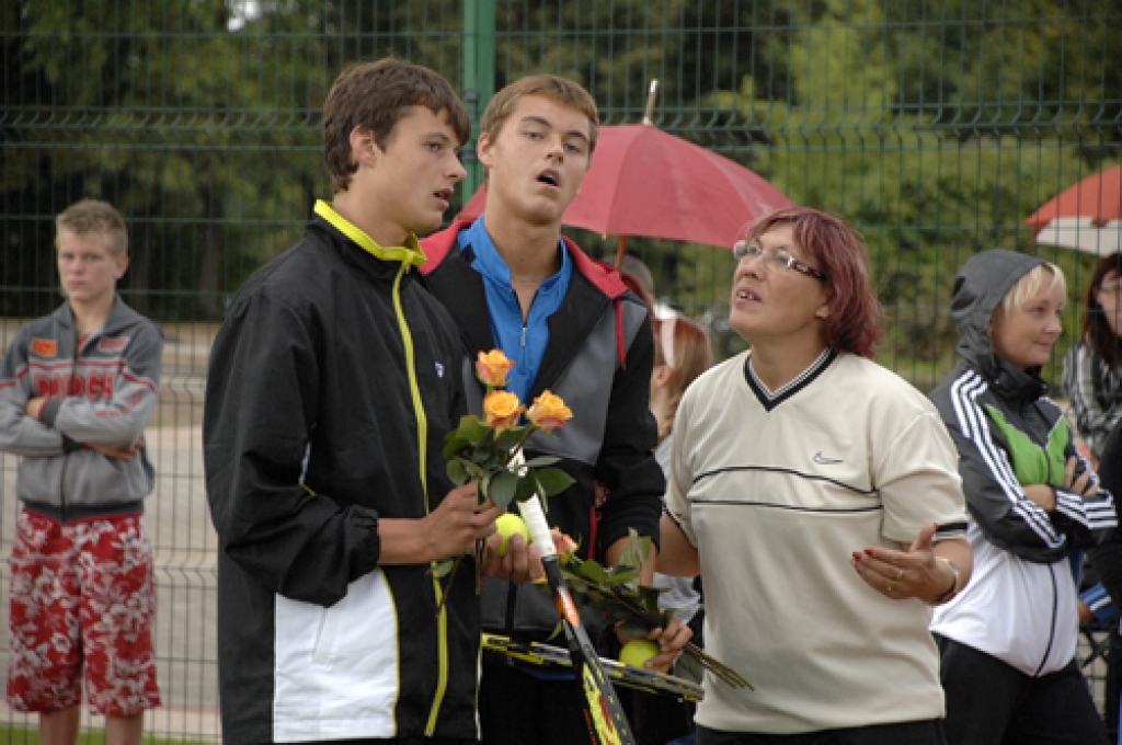 Ar dažādām sacensībām, paraugdemonstrējumiem un jautrām izdarībām sestdien, 20. augustā, Pilsrundālē atklāja sporta laukumu.
Autors: Ivars Bogdanovs