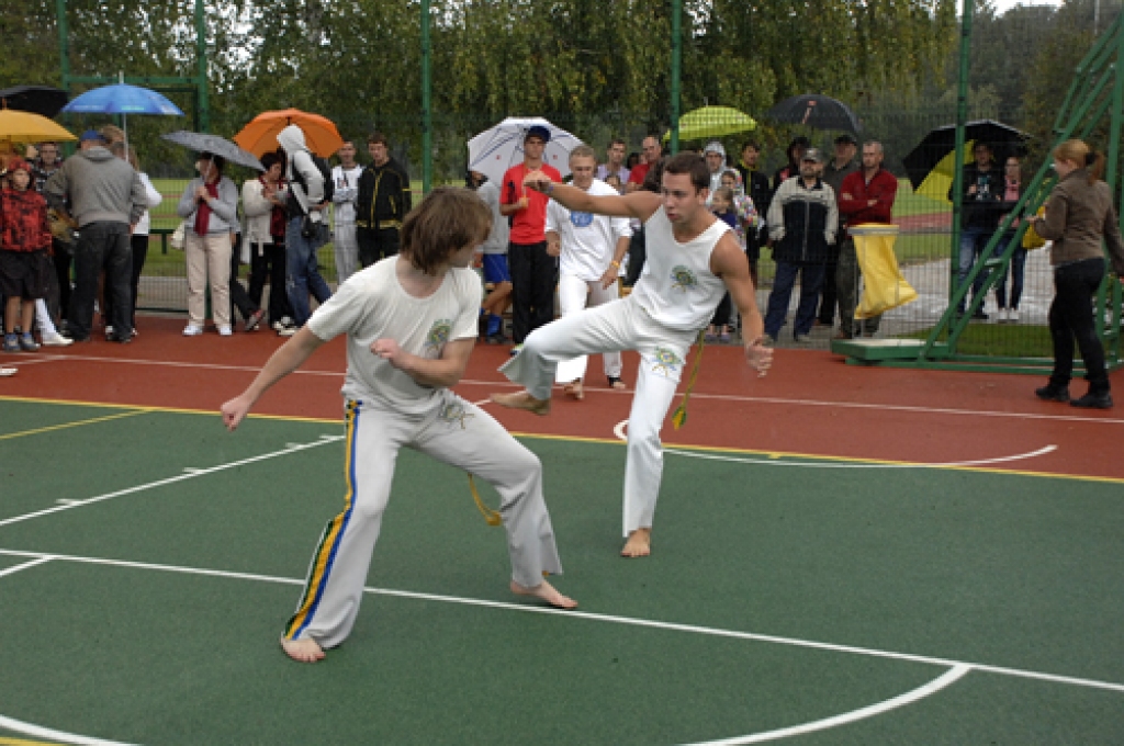Ar dažādām sacensībām, paraugdemonstrējumiem un jautrām izdarībām sestdien, 20. augustā, Pilsrundālē atklāja sporta laukumu.
Autors: Ivars Bogdanovs