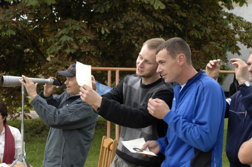 Ar dažādām sacensībām, paraugdemonstrējumiem un jautrām izdarībām sestdien, 20. augustā, Pilsrundālē atklāja sporta laukumu.
Autors: Ivars Bogdanovs