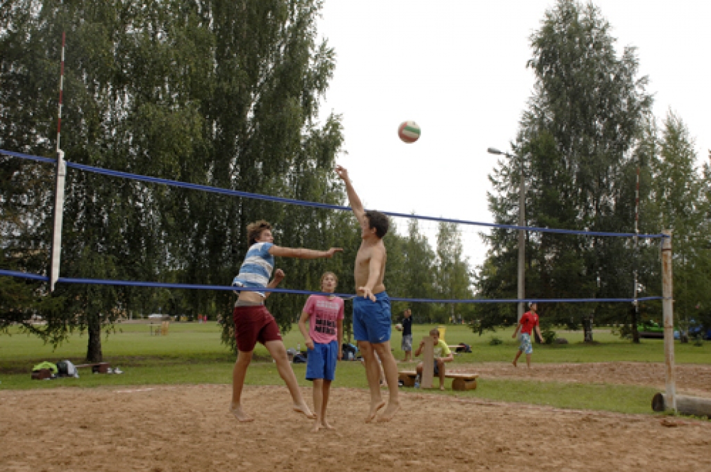 Ar dažādām sacensībām, paraugdemonstrējumiem un jautrām izdarībām sestdien, 20. augustā, Pilsrundālē atklāja sporta laukumu.
Autors: Ivars Bogdanovs