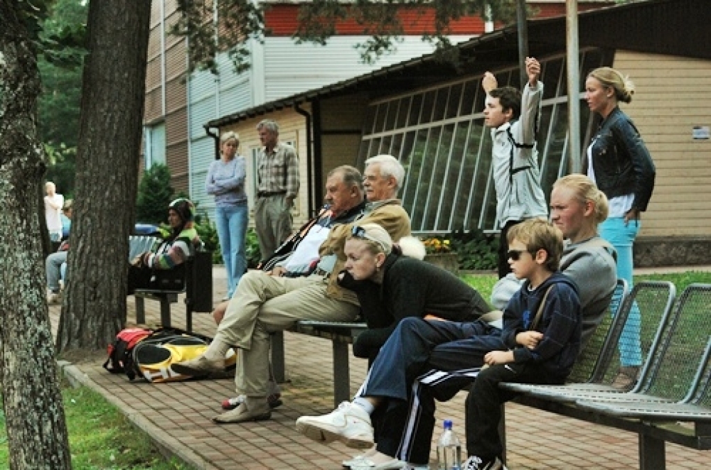Brāļi Jānis un Mārtiņš Podžus no Vecsaules pagasta piedalījās Latvijas čempionātā tenisā, kas notika no 13. līdz 20. augustam Jūrmalā, tenisa centrā Lielupe.
Mārtiņš Podžus 17. augusta rītā pārliecinoši apspēlēja Arkādiju Slobodkinu –...
Autors: Uldis Varnevičs