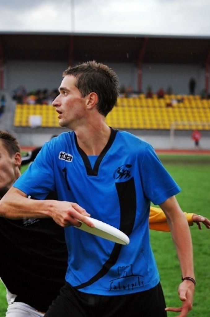 Bauskas novada pašvaldības sporta bāzē noskaidrotas Latvijas labākās vienības frisbijā – komandu sportā ar lidojošā šķīvīša mešanu un ķeršanu.
Sacensībās piedalījās piecas vīriešu un trīs dāmu komandas no Rīgas, Valmieras, Salaspils,...
Autors: Uldis Varnevičs