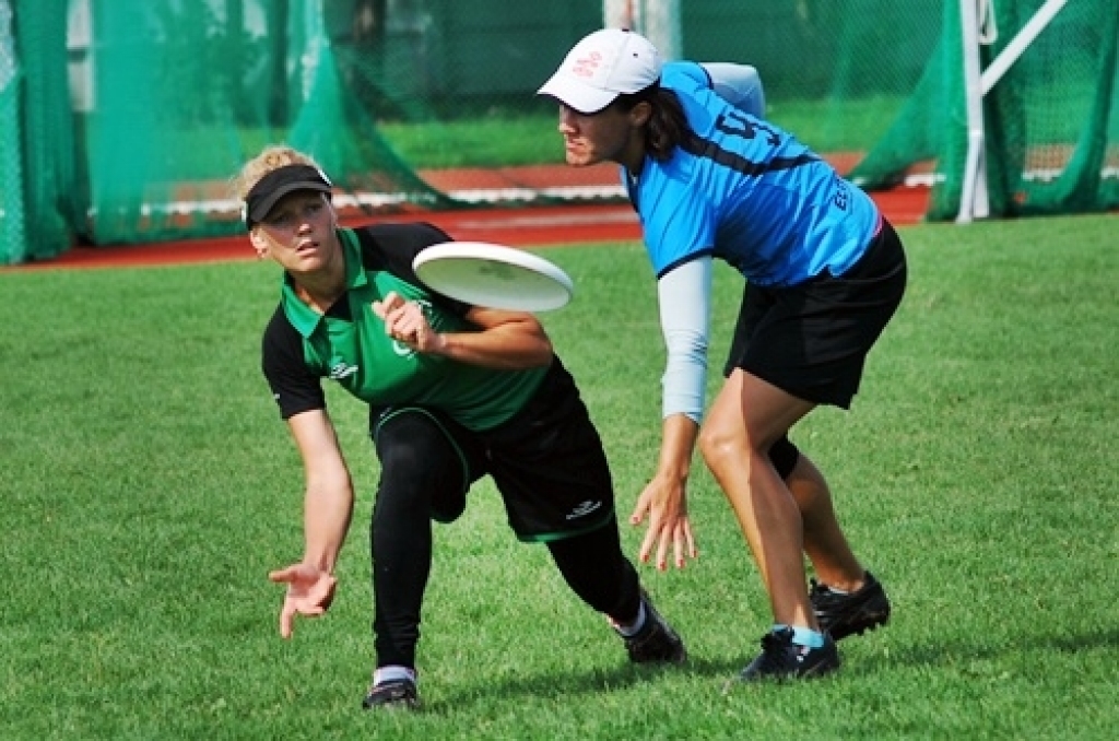 Bauskas novada pašvaldības sporta bāzē noskaidrotas Latvijas labākās vienības frisbijā – komandu sportā ar lidojošā šķīvīša mešanu un ķeršanu.
Sacensībās piedalījās piecas vīriešu un trīs dāmu komandas no Rīgas, Valmieras, Salaspils,...
Autors: Uldis Varnevičs