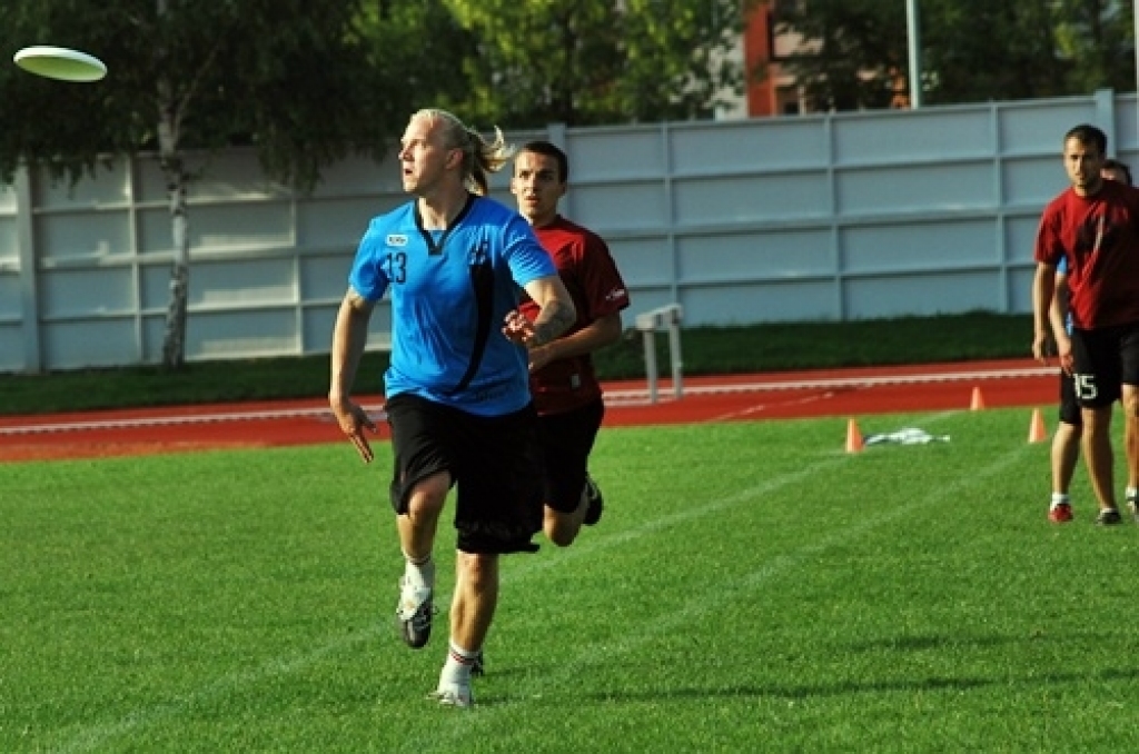 Bauskas novada pašvaldības sporta bāzē noskaidrotas Latvijas labākās vienības frisbijā – komandu sportā ar lidojošā šķīvīša mešanu un ķeršanu.
Sacensībās piedalījās piecas vīriešu un trīs dāmu komandas no Rīgas, Valmieras, Salaspils,...
Autors: Uldis Varnevičs