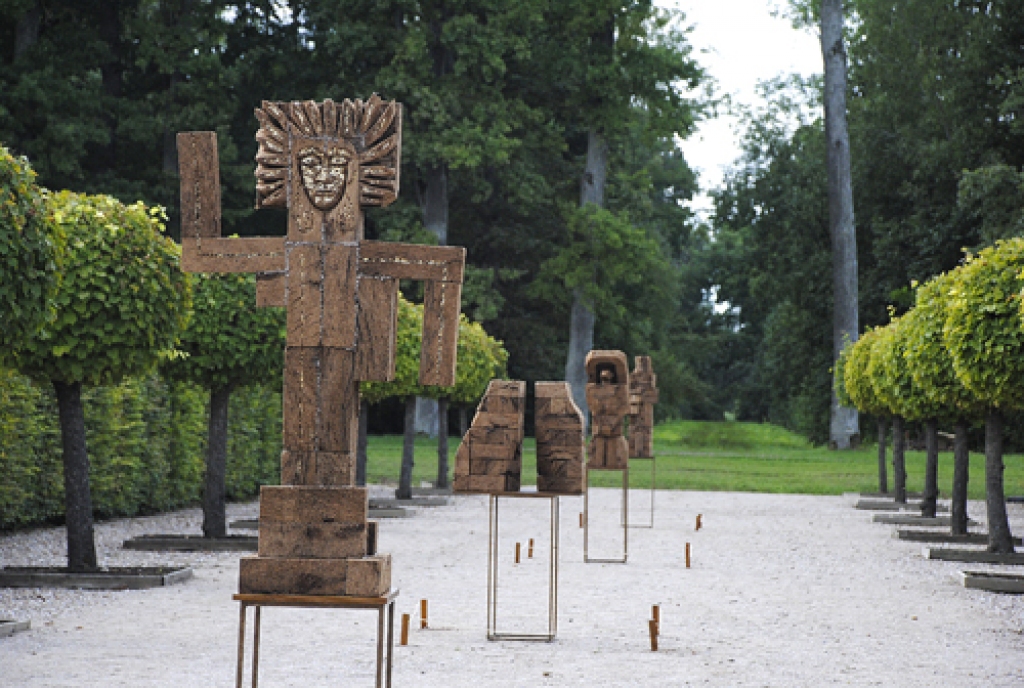 13. augustā Rundāles pils un parks bija atvērti Dārza svētkiem. Šoreiz to galvenais notikums bija tematiskas izstādes «Kokaugi Rundālē un Kurzemes hercogu dārzos» atvēršana Dārznieka mājā. Tā ir unikāla ekspozīcija, kam Latvijā nav...
Autors: Juris Iļņickis